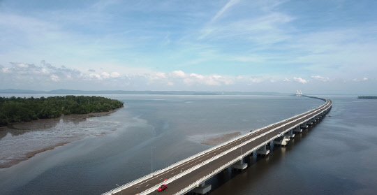 대림산업이 브루나이 최대 규모의 템부롱대교를 준공했다. 브루나이 템부롱대교 전경.<대림산업 제공>